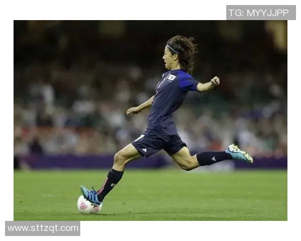 日本足球球星精彩混剪展现多面才华与赛场激情