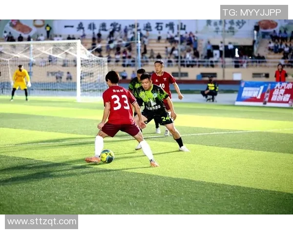 绿茵赛场上闪耀光芒的传奇足球球星荣耀与风采